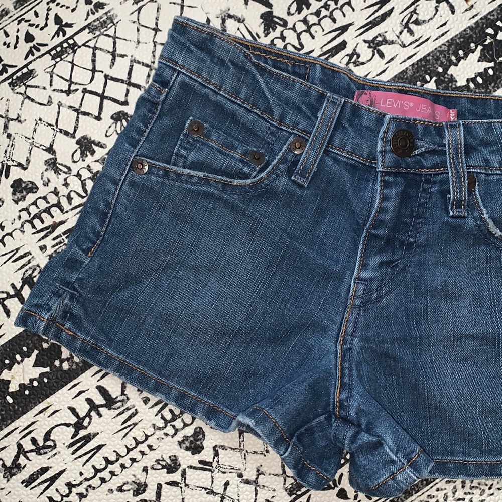 Levi Shorts - Picture 3 of 7